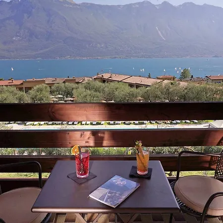 Caravel Hotel 4*