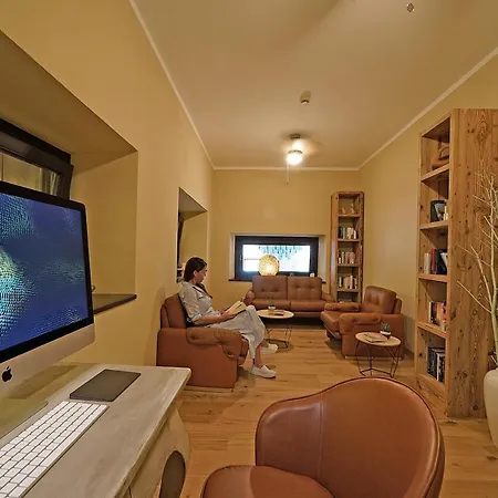 Caravel Hotel 4*