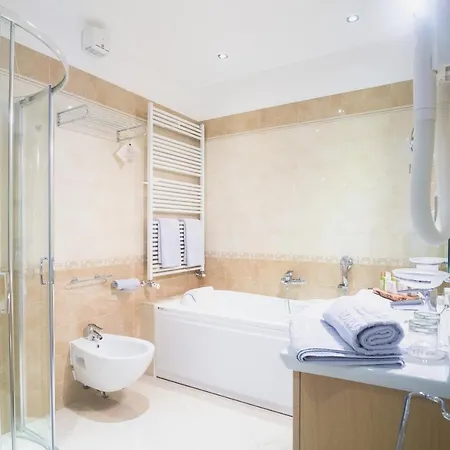 Szálloda Caravel Limone sul Garda