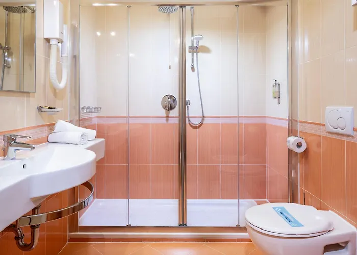 מלון Caravel 4*